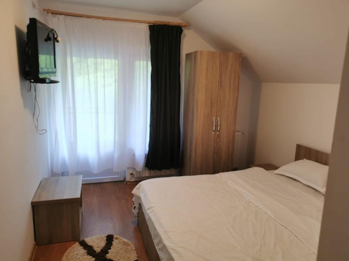 Отель Casa Noastra Оршова Номер фото
